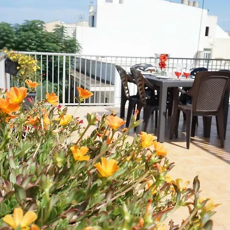 דירה Fantastic, 100 Meters From The